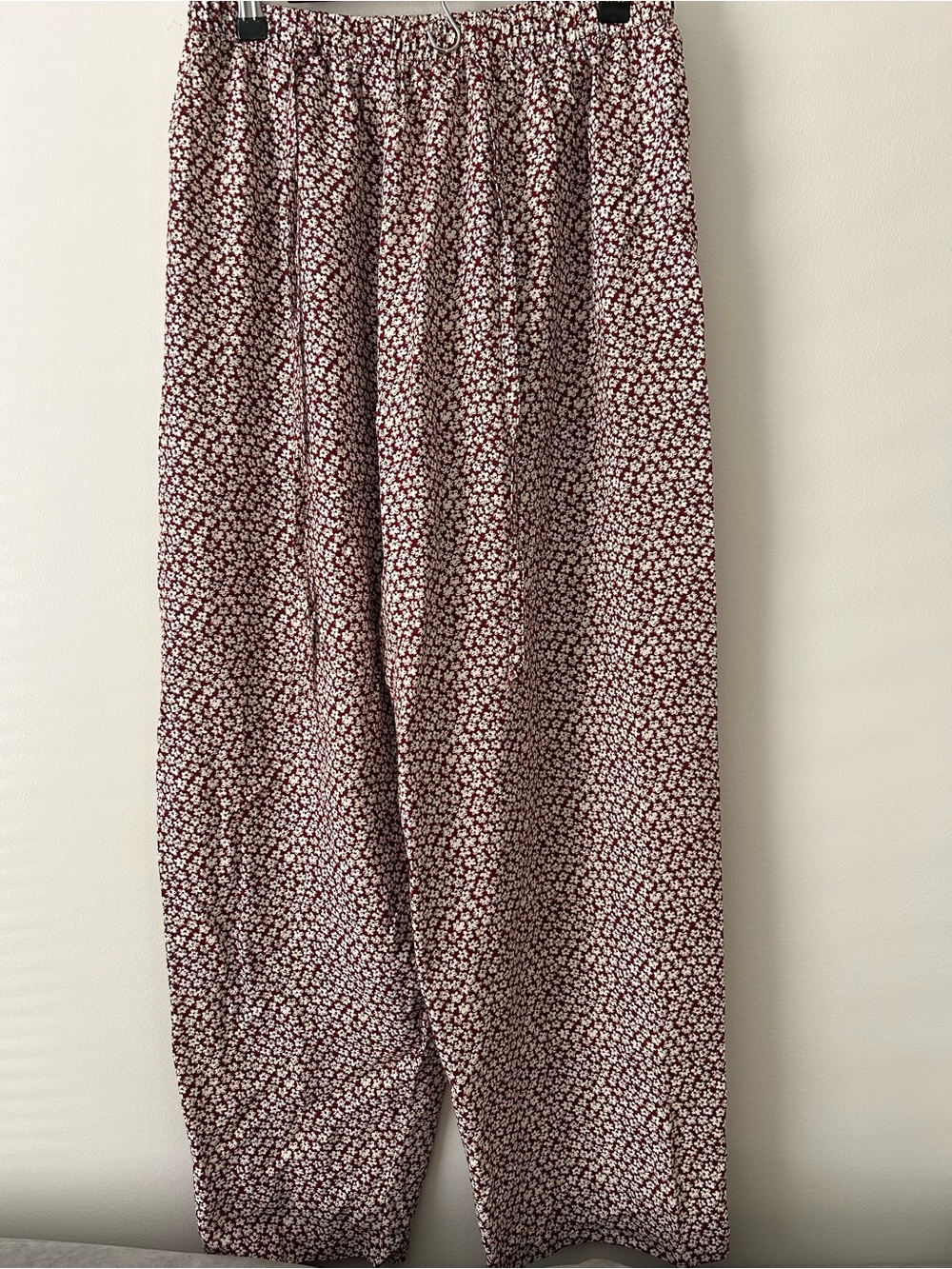 VTG Wide Leg Floral Print Pants in Burgundy white floral L